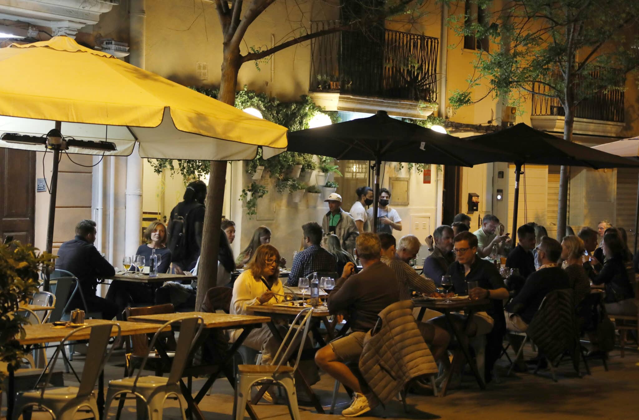 Baleares elimina el límite a encuentros sociales nocturnos en Mallorca y Formentera