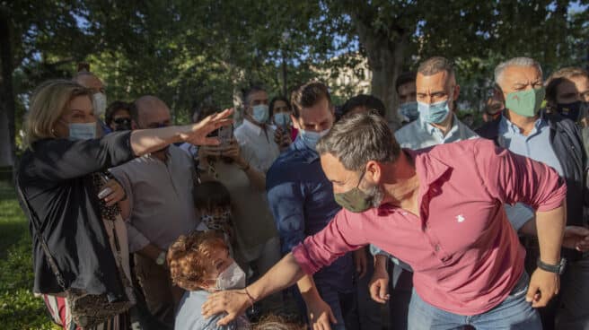 El presidente nacional de Vox, Santiago Abascal (d) durante una manifestación "en defensa de nuestras fronteras". El presidente nacional de Vox, Santiago Abascal (d) durante una manifestación "en defensa de nuestras fronteras".