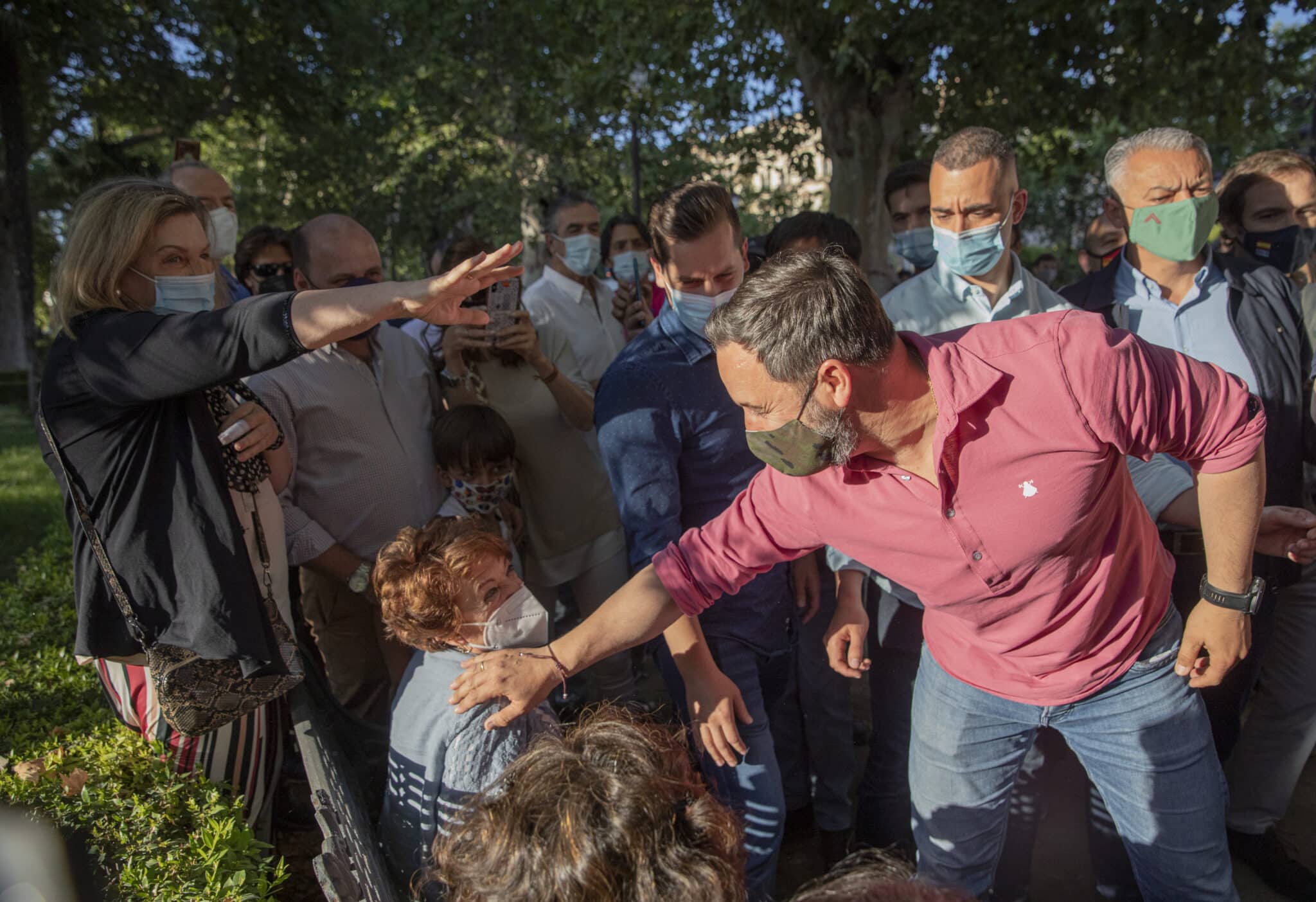 El presidente nacional de Vox, Santiago Abascal (d) durante una manifestación "en defensa de nuestras fronteras".