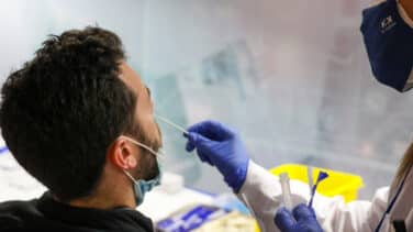 Sanidad registra 5.988 casos y la incidencia baja a 83 durante el fin de semana