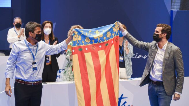 El nuevo líder del PP de la Comunidad Valenciana, Carlos Mazón (i) y el presidente del PP, Pablo Casado (d).