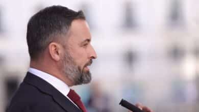 Abascal dice que Sánchez debería haber "abofeteado" a Aragonés por retirar la bandera de España