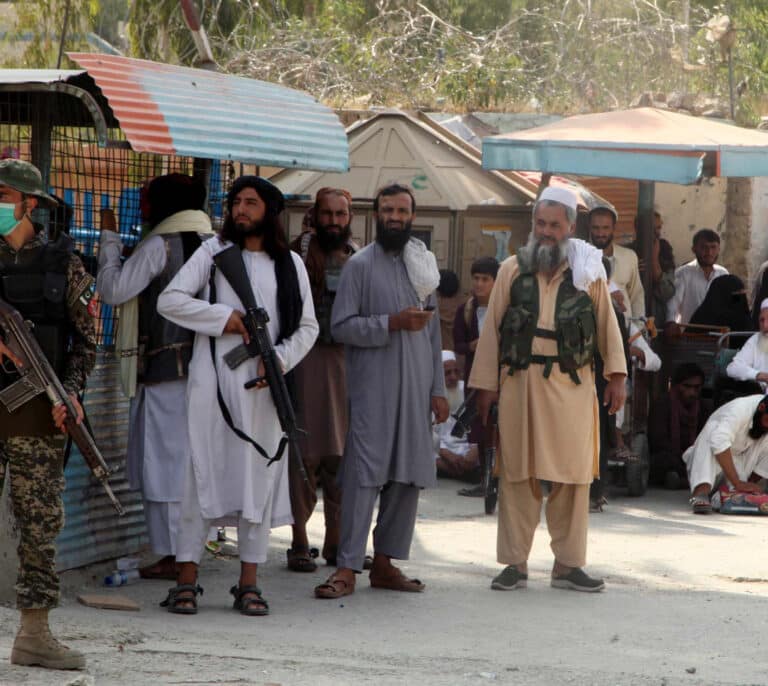 La ONU pide a los países vecinos de Afganistán que no cierren sus fronteras para evitar "una catástrofe"