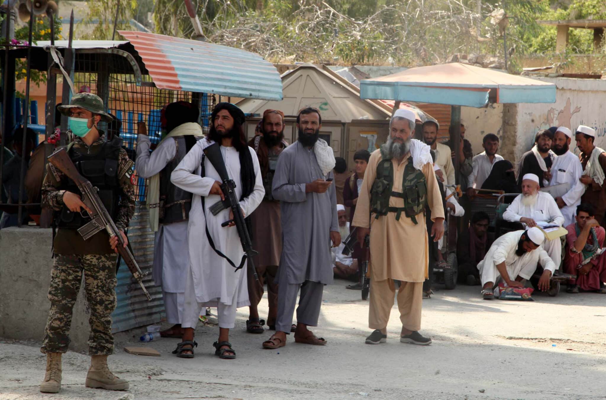 La ONU pide a los países vecinos de Afganistán que no cierren sus fronteras para evitar "una catástrofe"