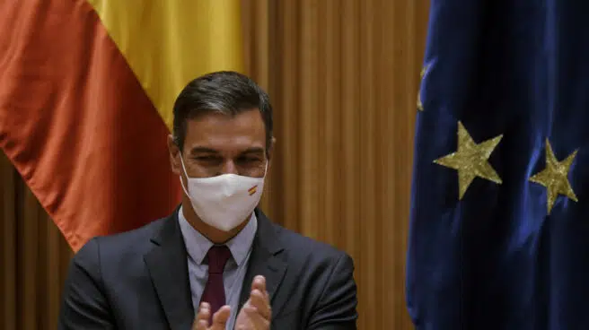 Sánchez eleva el tono contra Casado y le acusa de "insumisión inconstitucional"