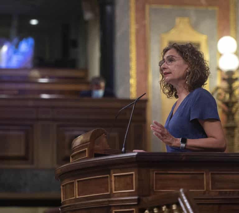 Montero asume que no podrá cumplir con el déficit que exige Bruselas hasta 2024 o incluso 2025