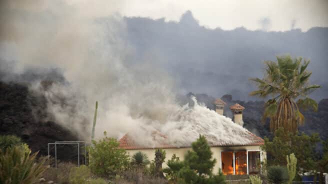 Una casa destruida por la lava en La Palma.