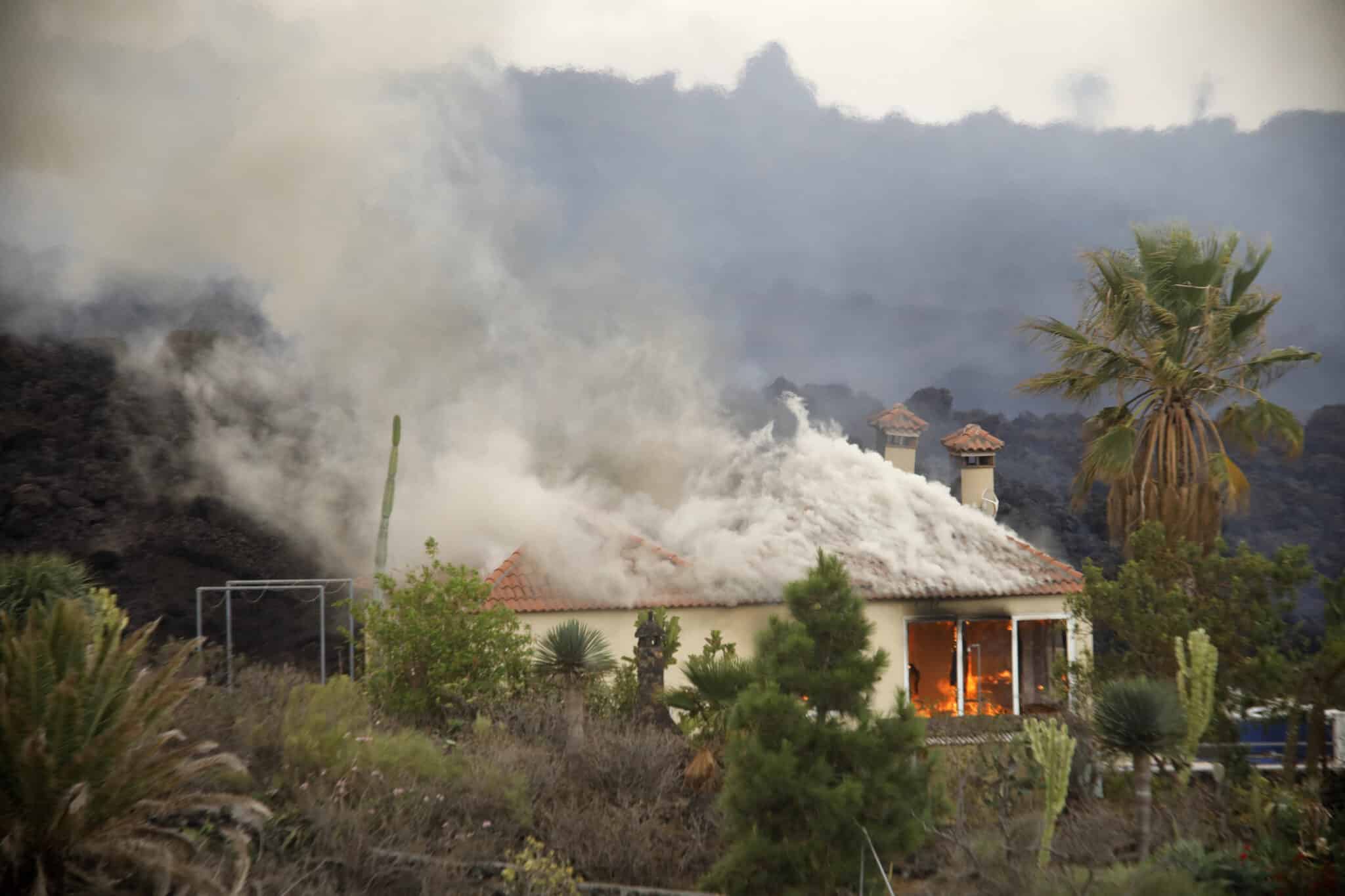 Una casa destruida por la lava en La Palma.