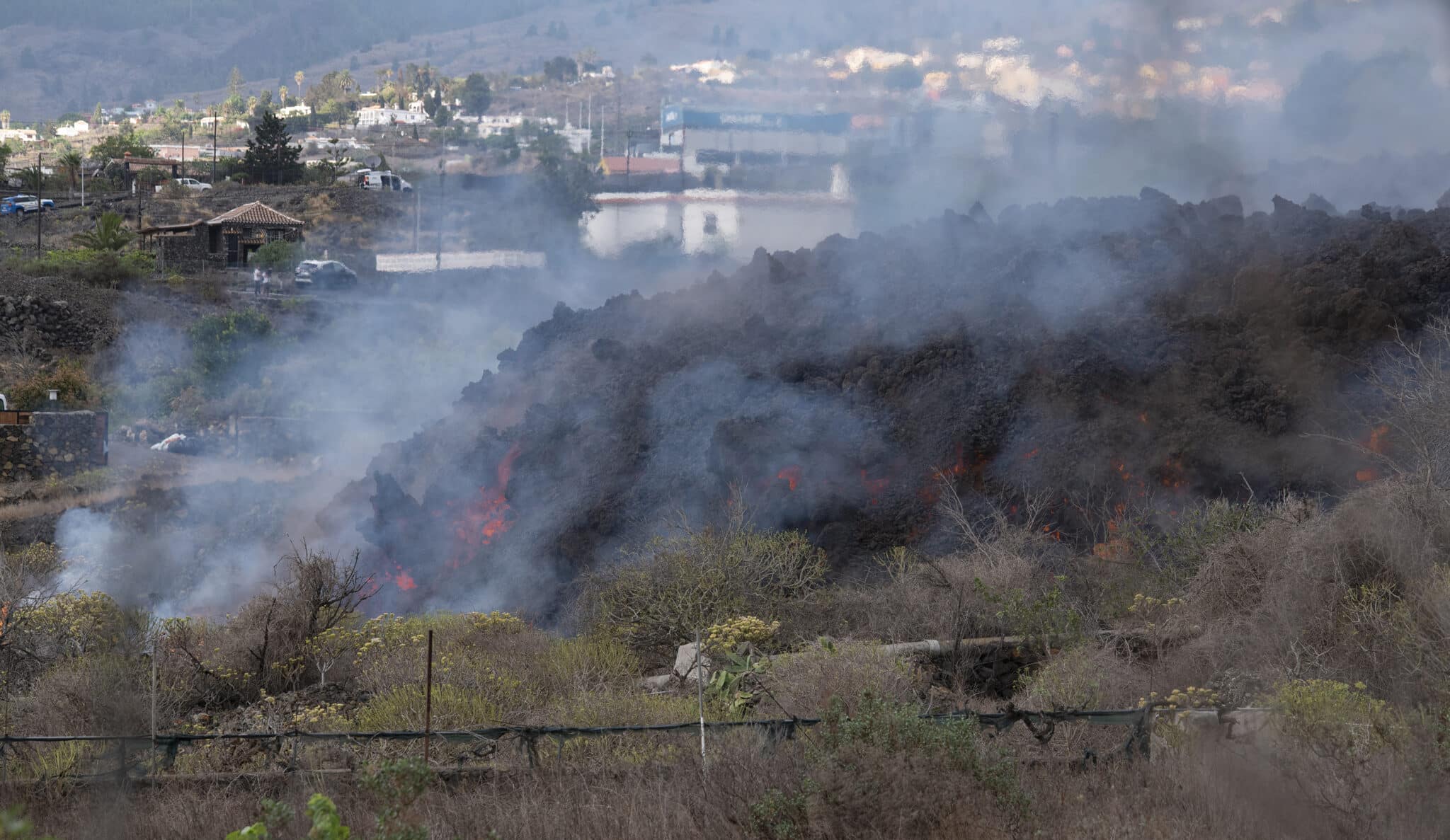 Lava y piroclastos expulsados por el volcán ubicado en la zona de Cabeza de Vaca, a 22 de septiembre de 2021, en La Palma,