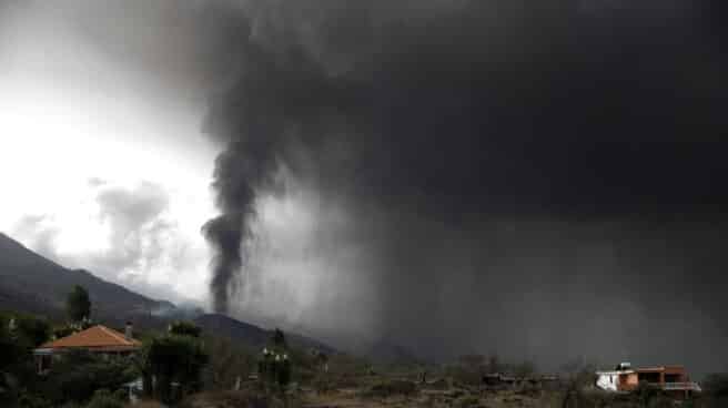 La nube de ceniza y dióxido de azufre del volcán podría llegar a la península este jueves