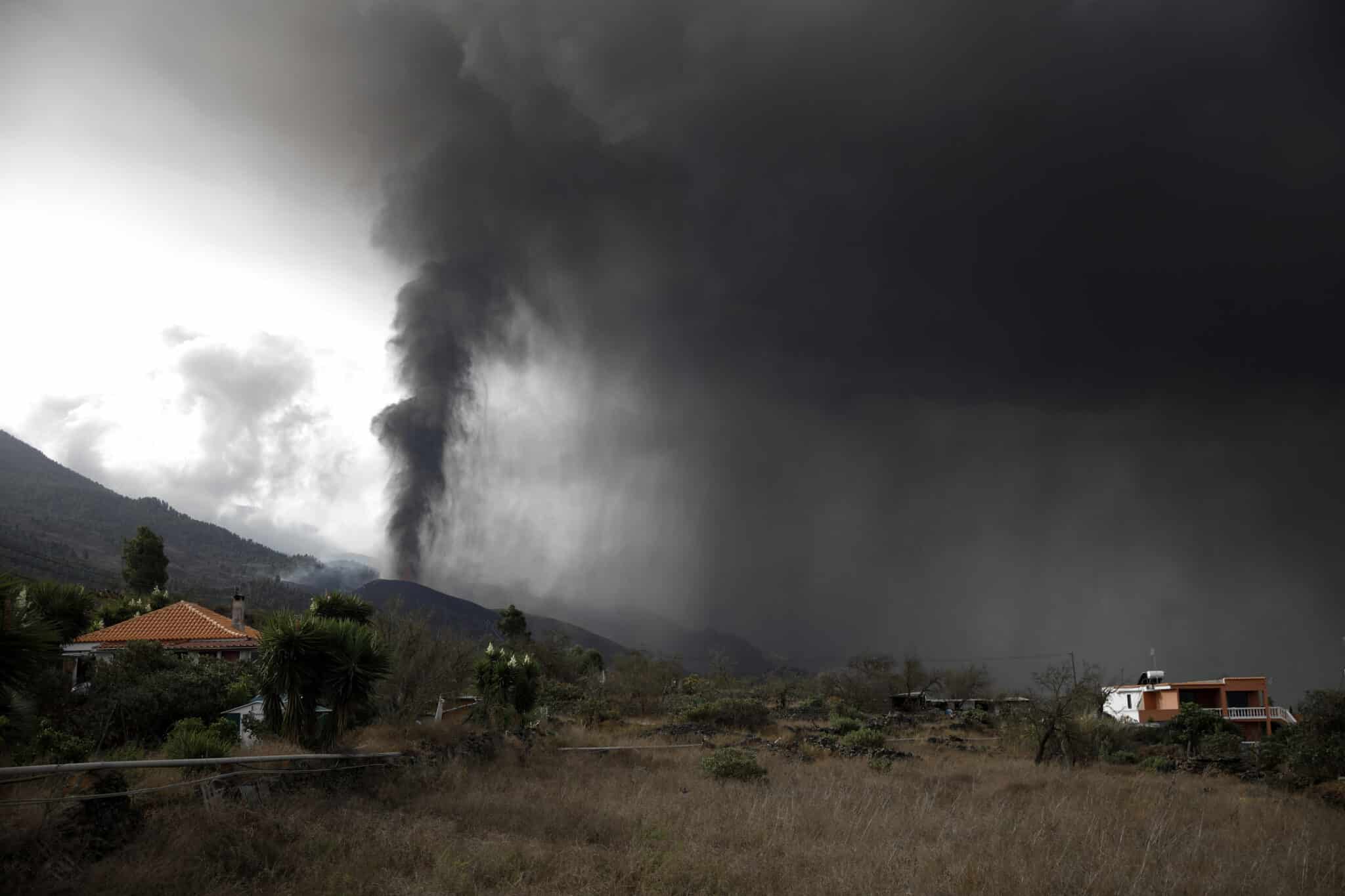 Los gases tóxicos del volcán de Cumbre Vieja podrían llegar el viernes a la Península