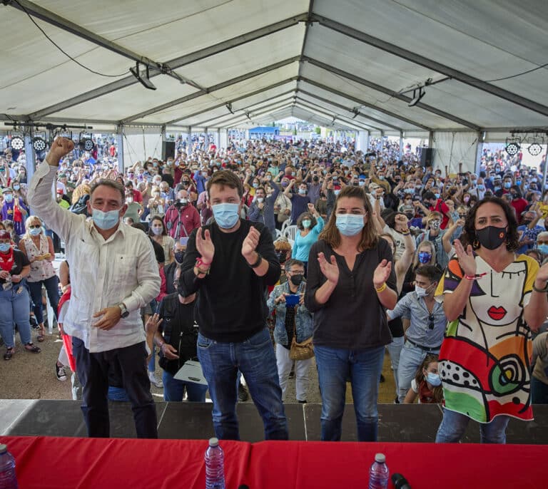 Fiesta del PCE con zapatones y seguratas
