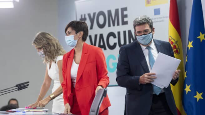 El Gobierno aprueba la subida del salario mínimo hasta 965 euros al mes