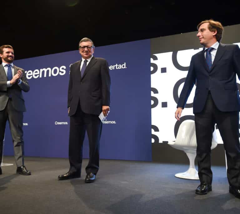 Almeida reivindica ante Casado el "modelo de Madrid" en una jornada marcada por la ausencia de Ayuso