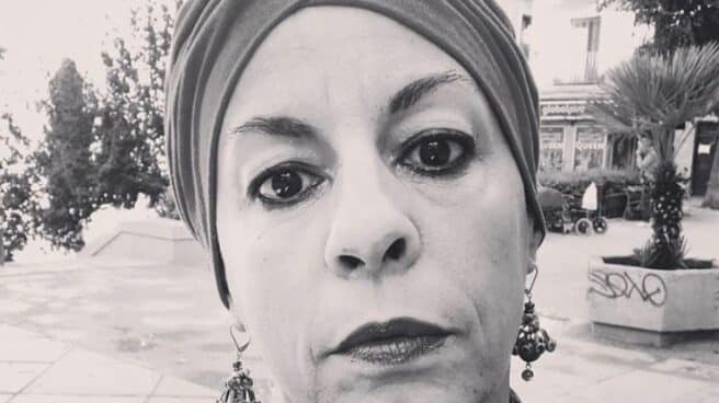 Selfie de la actriz, Cristina Medina, con un turbante en la cabeza