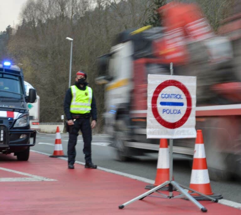 Malestar de los Mossos con el 'Govern' por dejarles sin la paga del covid: "Políticos mentirosos"