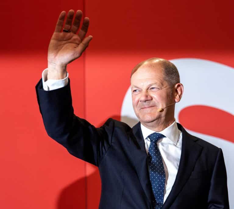 Scholz negociará una 'coalición de ganadores' con Verdes y Liberales mientras Laschet lucha por su supervivencia