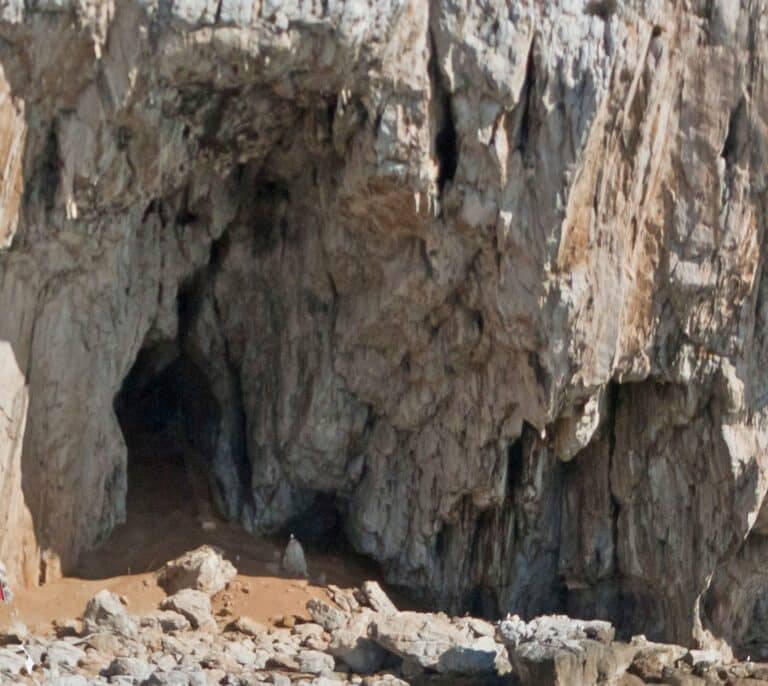 Hallazgo histórico en Gibraltar: descubren una cámara sellada al menos 40.000 años