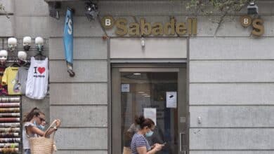 Banco Sabadell gana 859 millones en 2022 y premia al accionista al subir al 50% el 'payout'