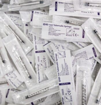 Vacunas caducadas en Euskadi: Osakidetza revisa 170.000 dosis administradas en 2025