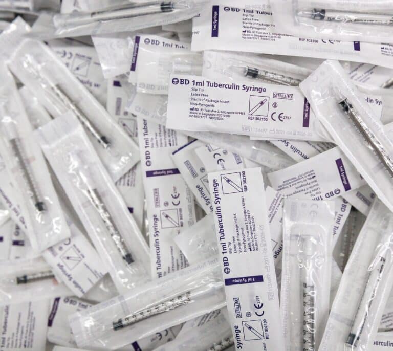 3.700 millones de vacunas corren el riesgo de caducar en los países más ricos