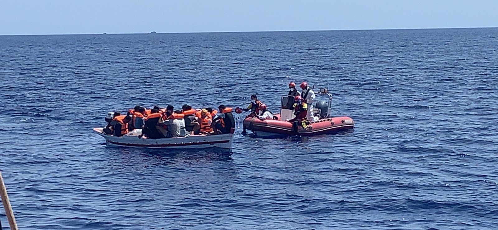 Al menos 40 migrantes mueren tras un naufragio en la costa sur de Italia