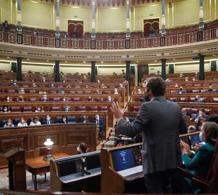 Casado acusa a Sánchez en el Congreso de presidir el Gobierno "más radical" de Europa