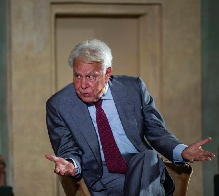 Felipe González sobre el regreso del rey emérito: "Lo lógico es que venga y que esté aquí"