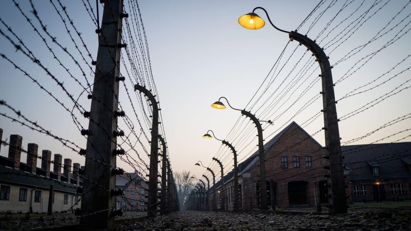 Un tribunal alemán deja en libertad a la secretaría de un campo de  concentración nazi de 96 años
