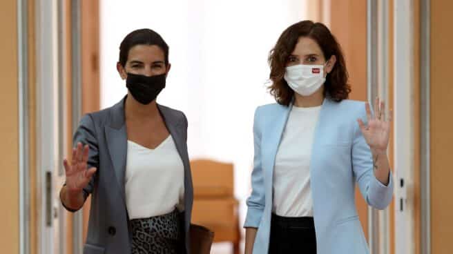 Isabel Díaz Ayuso y Rocío Monasterio, reunidas en la Real Casa de Correos de la Puerta del Sol de Madrid. Isabel Díaz Ayuso y Rocío Monasterio, reunidas en la Real Casa de Correos de la Puerta del Sol de Madrid.