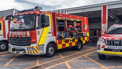 Rescatan a un niño atascado en un banco de madera en A Coruña