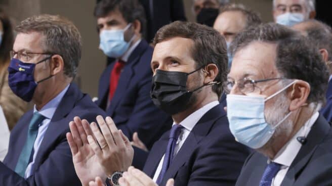 El presidente del Partido Popular, Pablo Casado (c), junto al presidente de al Xunta, Alberto Núñez Feijóo (i), y el expresidente del Gobierno Mariano Rajoy. El presidente del Partido Popular, Pablo Casado (c), junto al presidente de al Xunta, Alberto Núñez Feijóo (i), y el expresidente del Gobierno Mariano Rajoy.