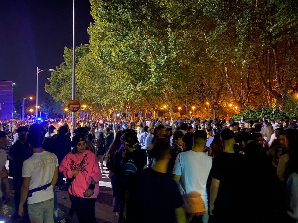 Botellón en Ciudad Universitaria (Madrid) a 18 de septiembre de 2021