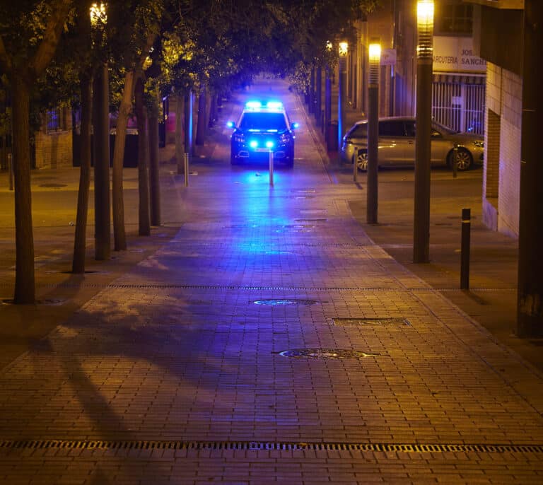Detenido un hombre por abandono de su hija de dos años, hallada sola de noche en una carretera