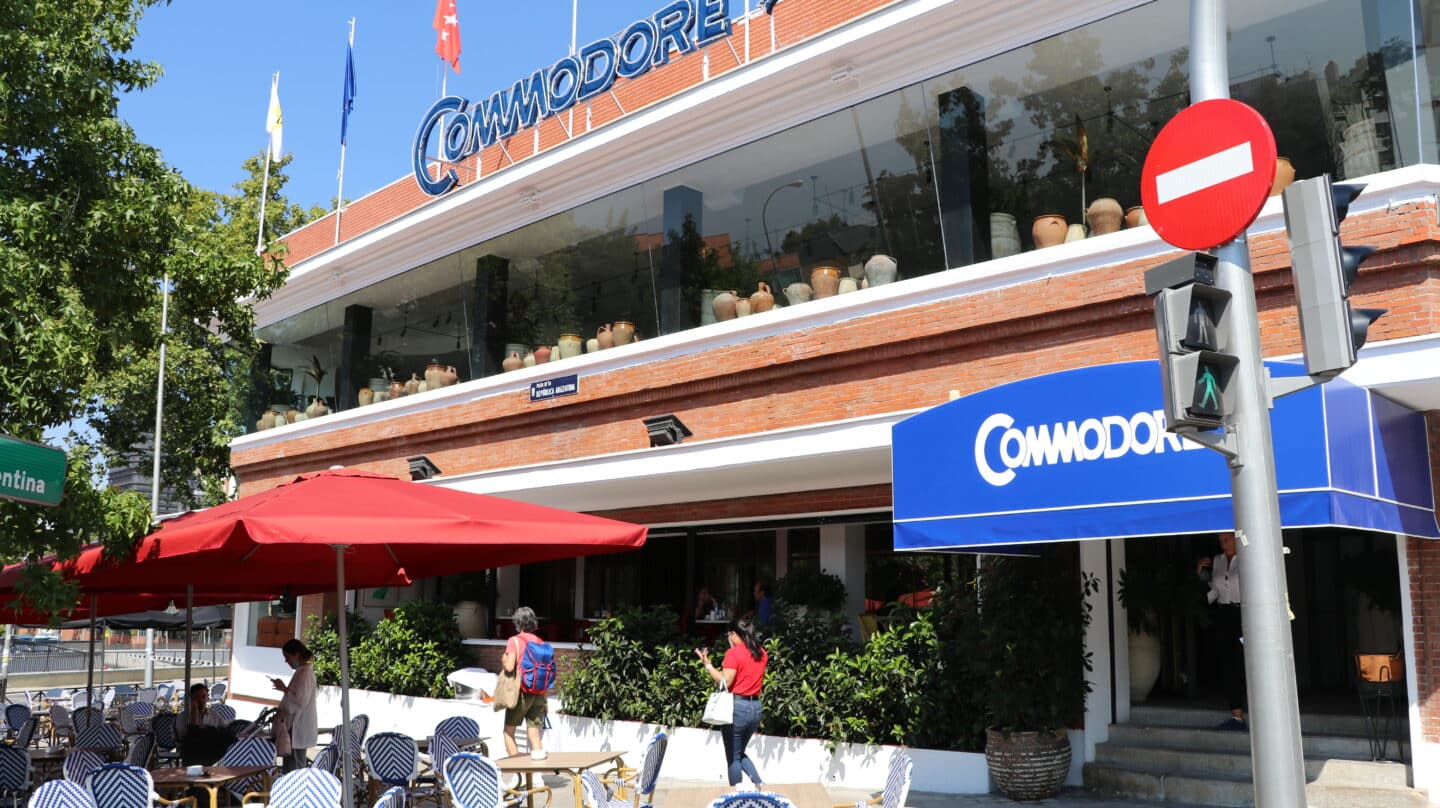 Fachada del restaurante Commodore en Plaza de la República Argentina, 5, Madrid.