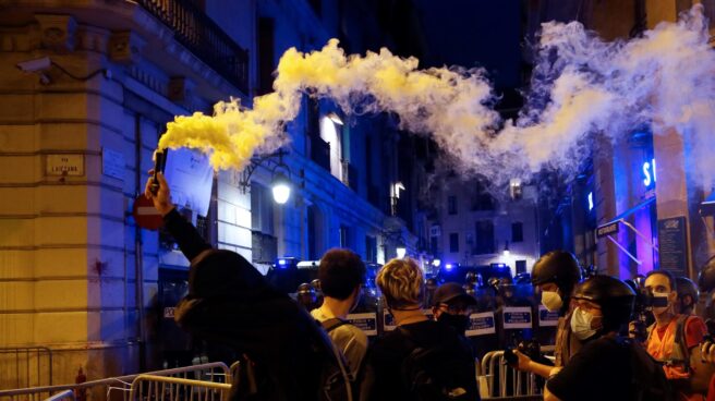 Disturbios frente a la Jefatura de la Policía Nacional en Via Laietana.