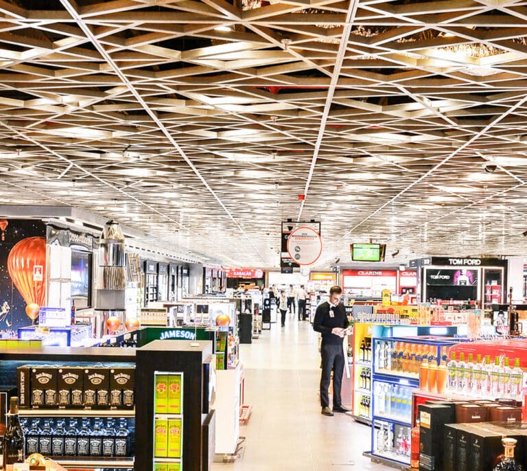 Aena cae en bolsa tras el 'plantón' en el concurso de los Duty Free para Barajas y El Prat