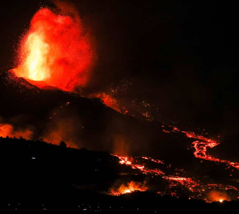 Nueve hectáreas diarias: así avanza la lava del volcán de La Palma