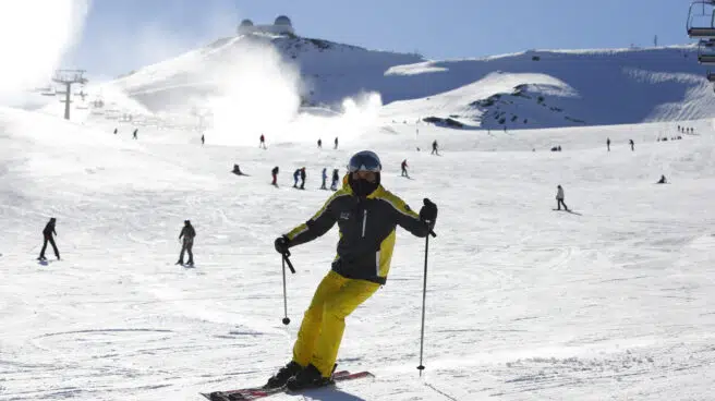 Las estaciones de esquí preparan la temporada tras un año en balde por las restricciones