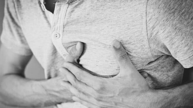 estres-corazon-quironsalud El estrés es una respuesta adaptativa del organismo a las amenazas y exigencias del día a día, pero mal gestionado puede llegar a suponer un factor de riesgo cardiovascular.