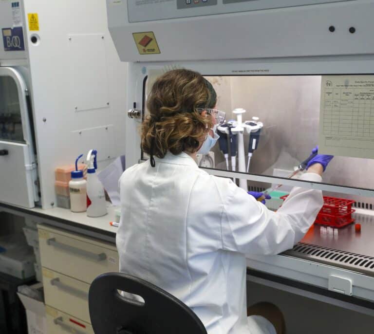 Oxford usa la tecnología de su vacuna del Covid para desarrollar una contra el cáncer