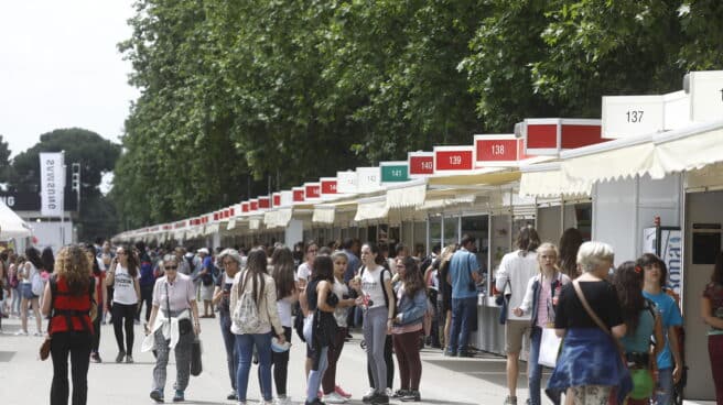 «No hay por qué pensar que esta Feria del Libro no vaya a ser un éxito económico» Feria del Libro de Madrid en mayo de 2017