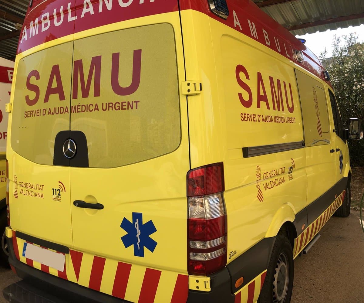 Una decena de heridos al salirse un autobús de la vía y volcar en la A7 en Granja de Rocamora (Alicante)