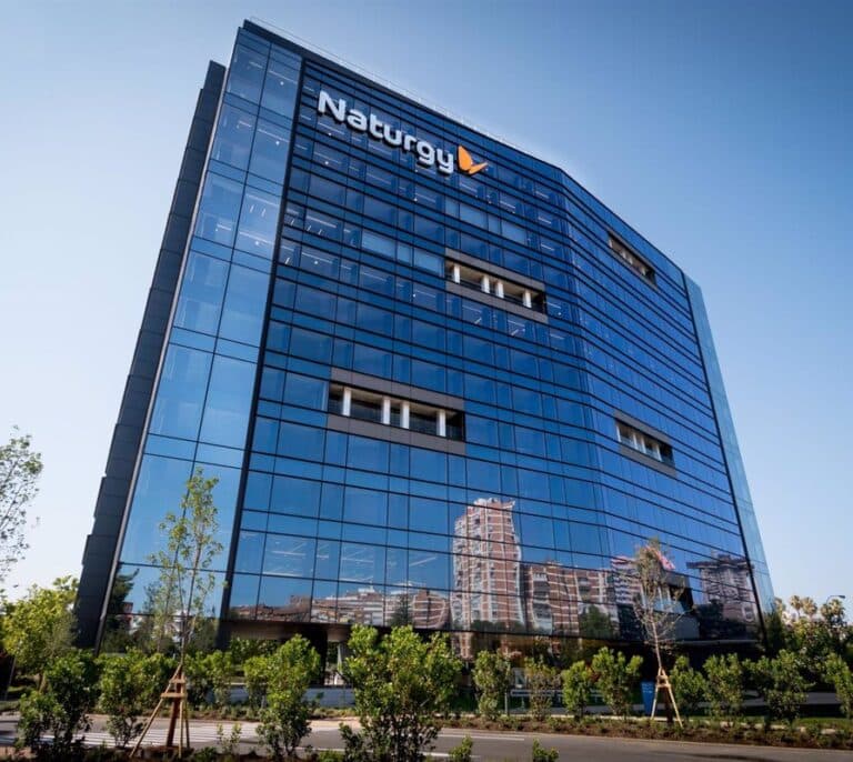 Naturgy no cobrará a sus clientes el precio del 'pool' por encima de 60 euros