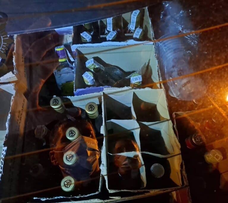 La Policía Local de Logroño detecta la venta on-line de alcohol en las aglomeraciones masivas del Parque del Ebro