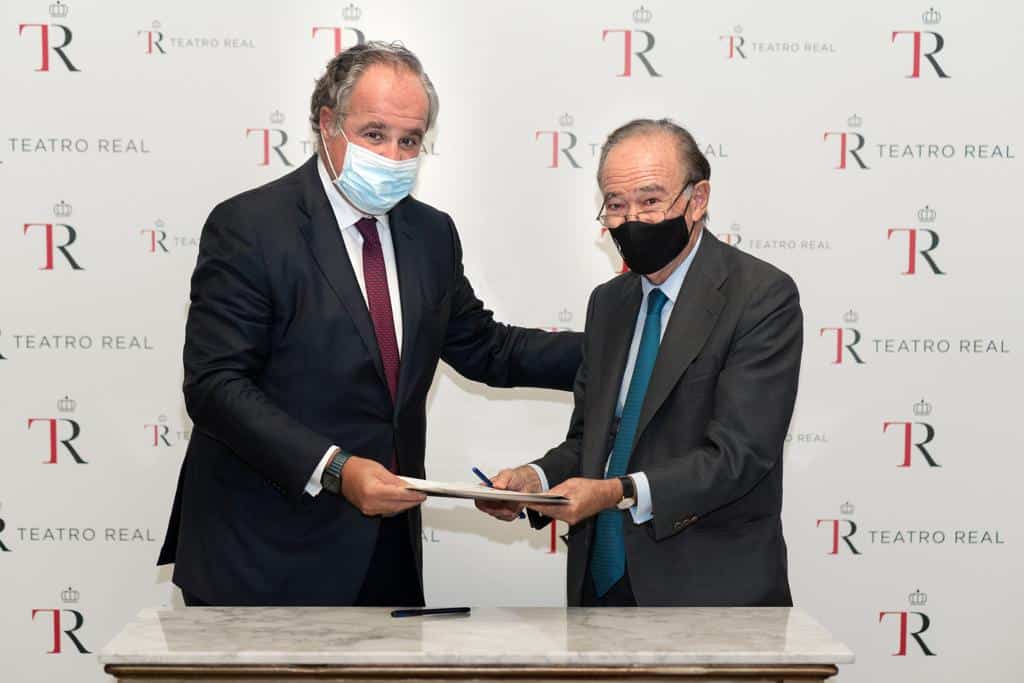 Demetrio Carceller Arce, presidente de la Fundación Damm, y Gregorio Marañón y Bertrán de Lis, presidente del Teatro Real