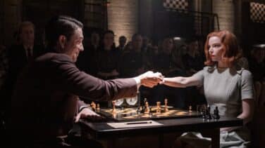 Los Emmy se rinden a Netflix gracias a 'The Crown' y 'Gambito de dama'