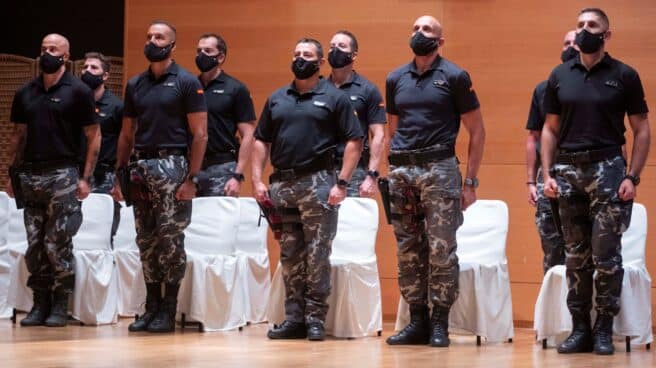 interior-medalla-pensionada-policias-afganistan Policías del Grupo Especial de Operaciones (GEO) que trabajaron en la evacuación de Afganistán, en un reciente acto de homenaje.