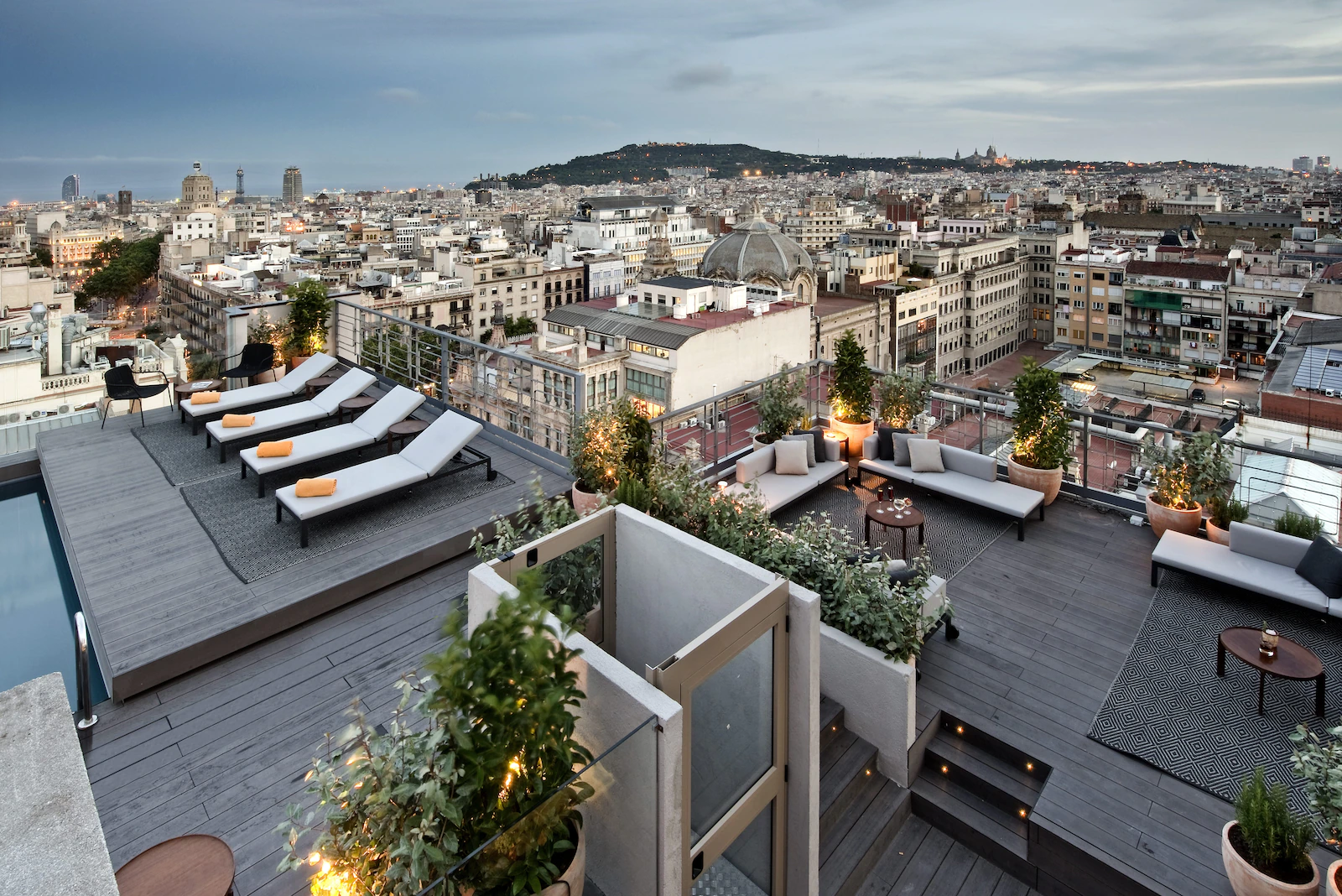 Imagen de la terraza del NH Collection Barcelona Gran Hotel Calderón.