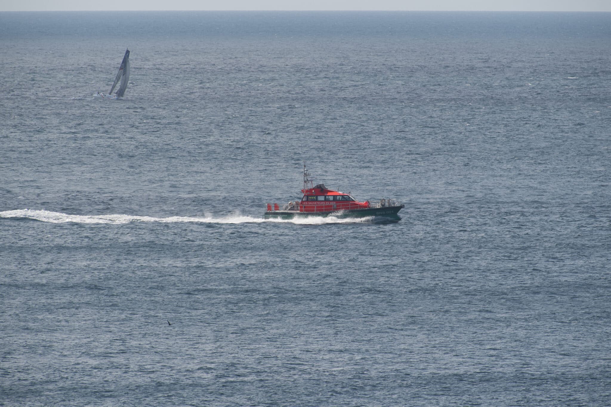 Localizan en una batea a un windsurfista al que se le perdió la pista en O Grove (Pontevedra)